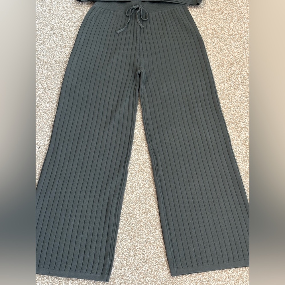 Women’s Green Ribbed Lounge Set - Picture 2 of 4